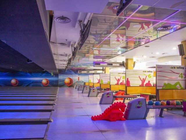 Freestyle Cantina: Sports Bar con Bolera